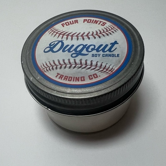 NEW Four Points Trading Company Dugout Dirt 4oz Soy Candle with Baseball Design - Picture 1 of 4